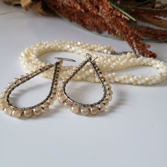 Vintage Mother of Pearl Twisted Necklace with Complimentary Contemporary Earring - Picture 2 of 16